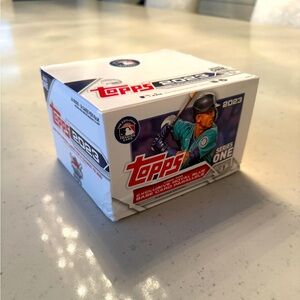 🚨HUGE SALE MUST GO🚨Topps Baseball Mega Box with 3 Signatures